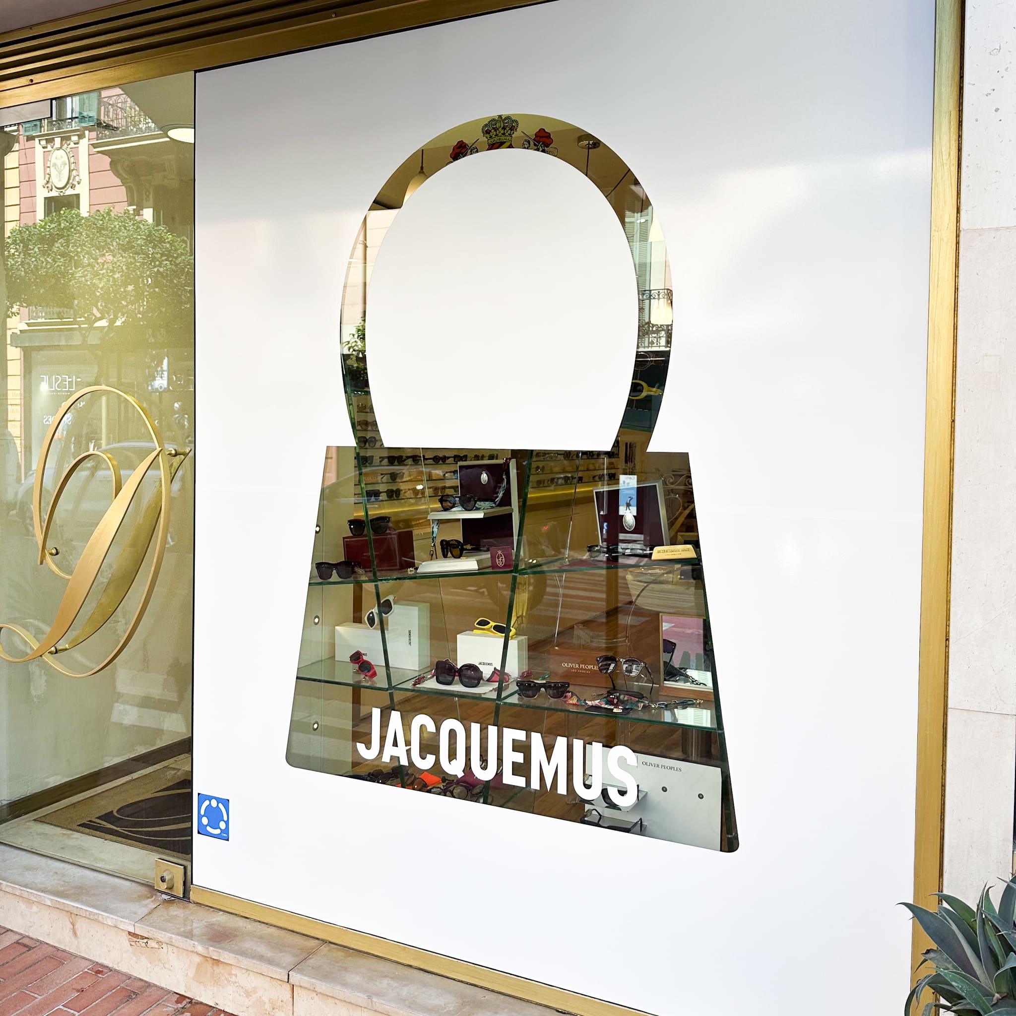 Adhésif vitrine personnalisé pour commerce à Monaco
