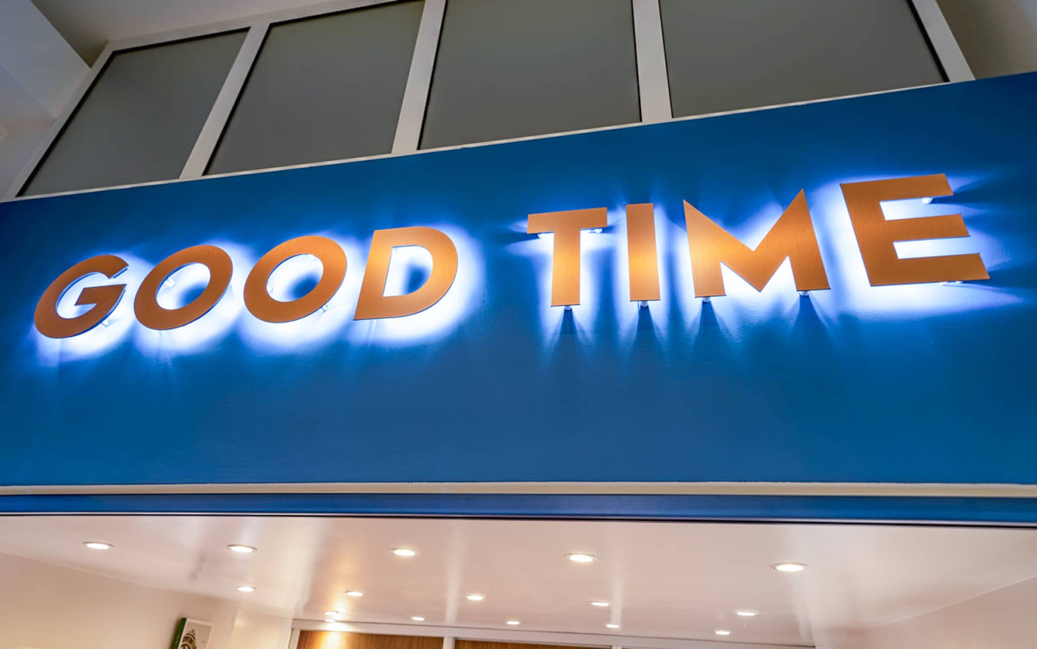 Enseigne en relief avec éclairage LED – Monaco