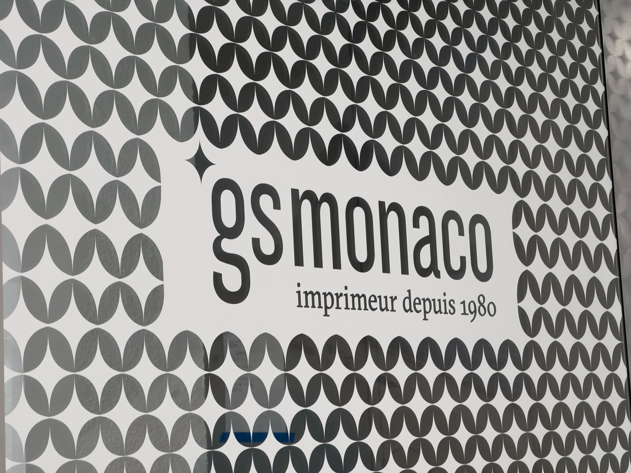 Film solaire pour vitres de bureaux à Monaco